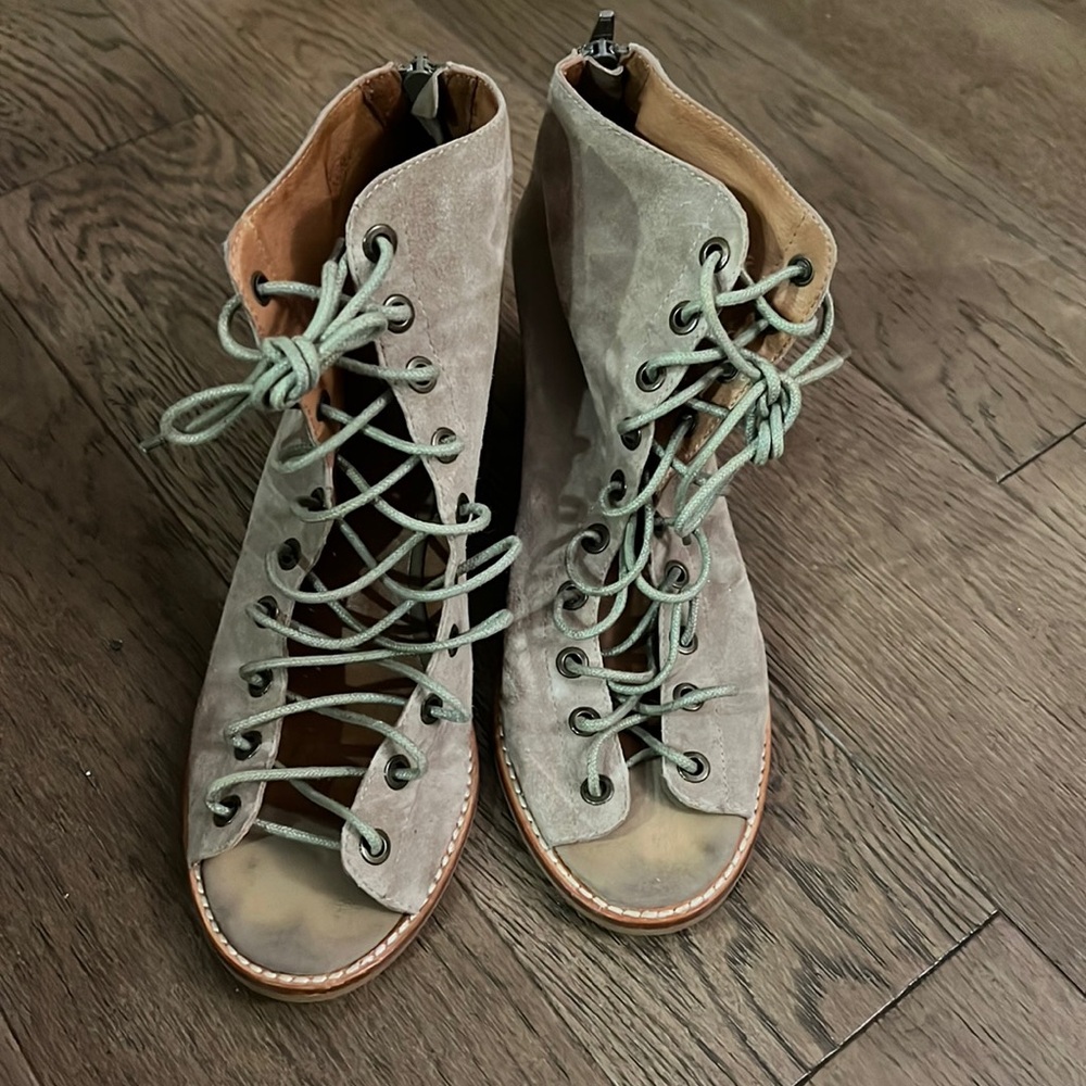 Jeffrey Campbell Lace up Sandals, Size 8.5